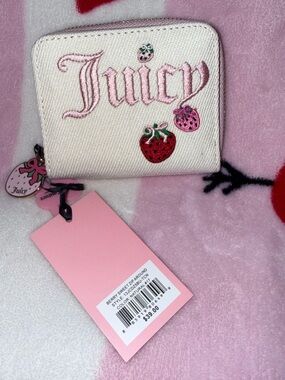 NWT Juicy Couture Berry Sweet  Cream and Pink Strawberry Zip Card Holder